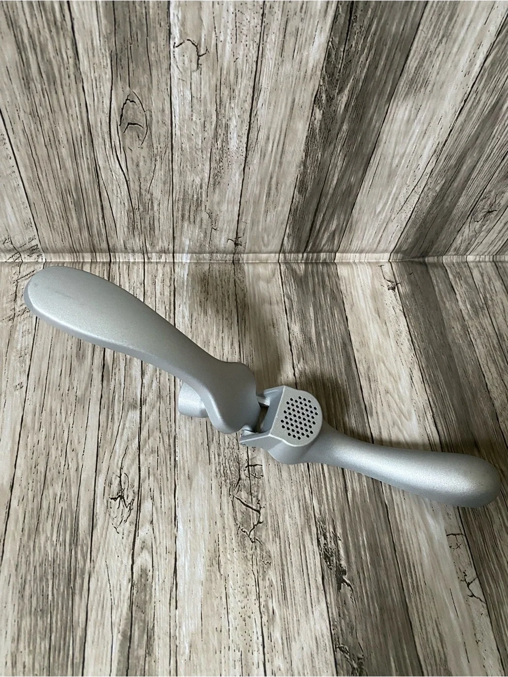 Pampered Chef Silver Handheld Garlic Press